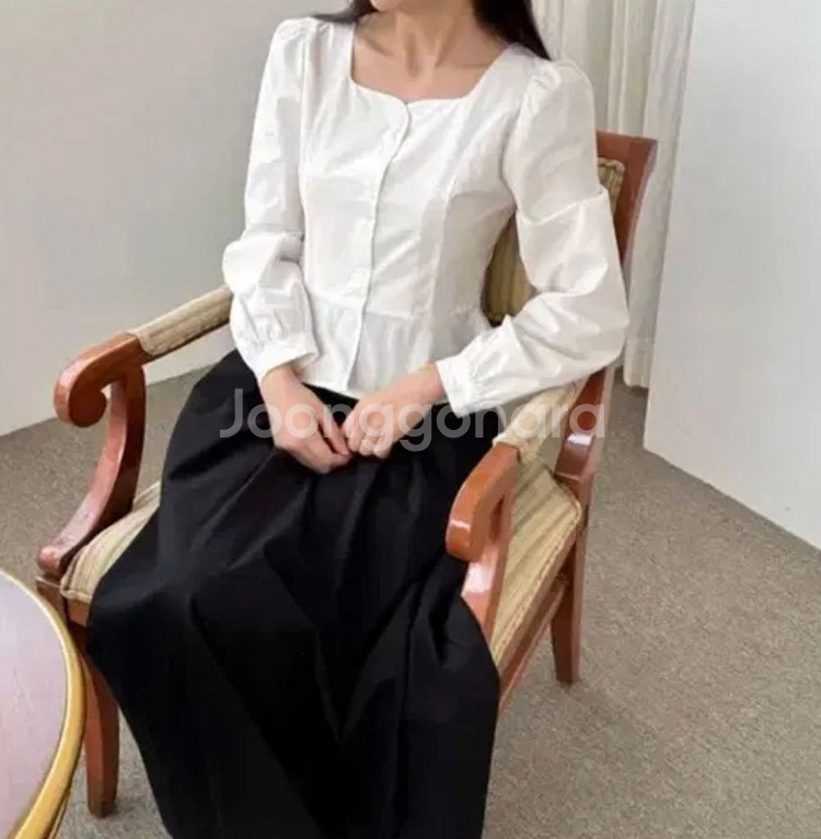 스퀘어넥 블라우스 블랙 1번입음--0