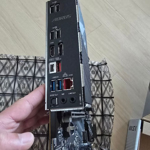 GIGABYTE B660M AORUS ELITE D4
