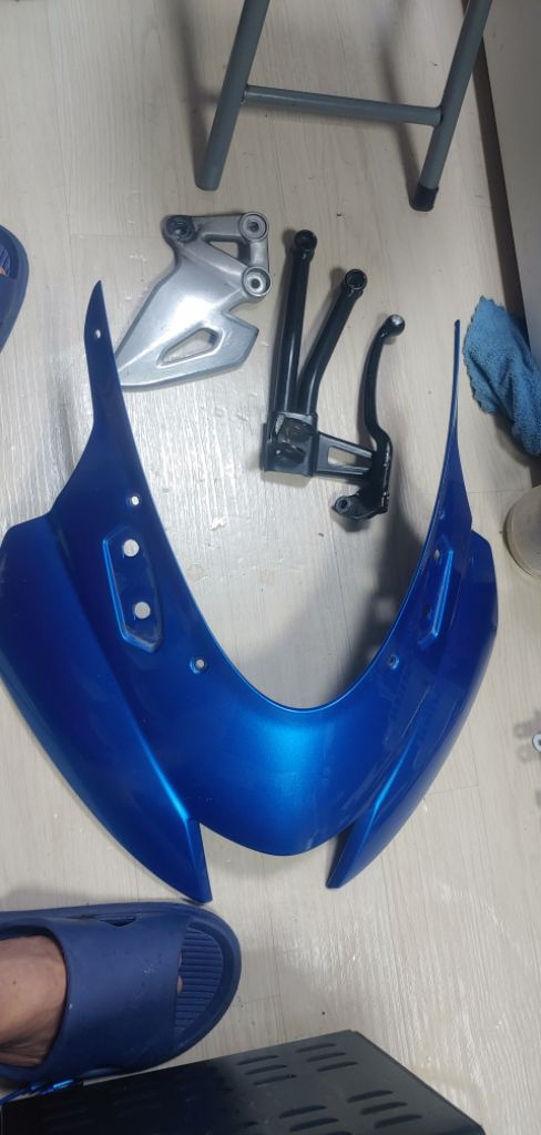 GSX-R 125 부속 차대 앞.뒤 갤리퍼 ECU등등 이미지