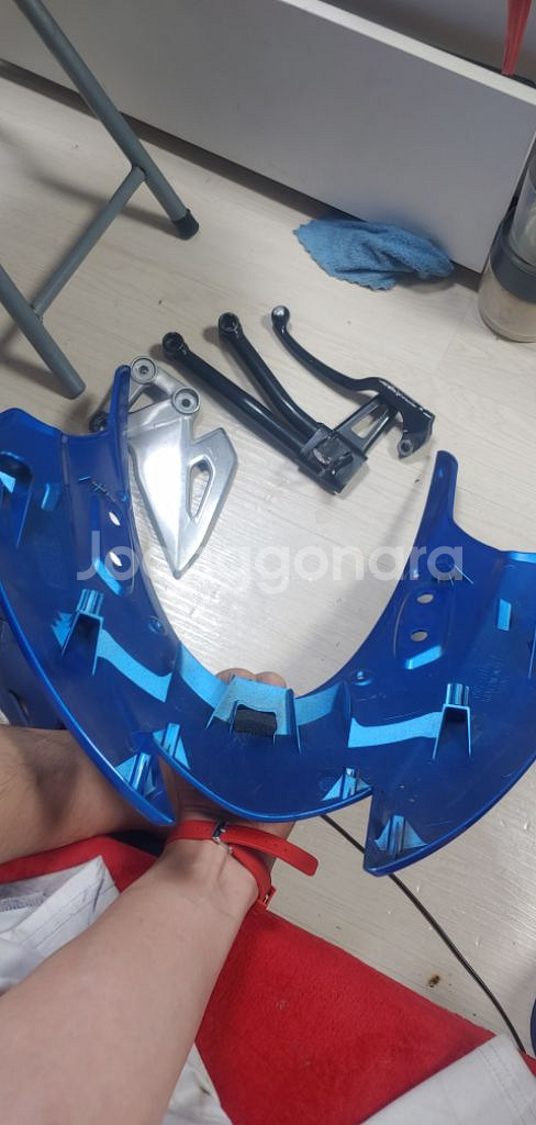 GSX-R 125 부속 차대 앞.뒤 갤리퍼 ECU등등--1