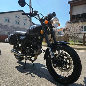 엘로이팬텀125 23년식 유로5 짧은키로수 판매합니다.