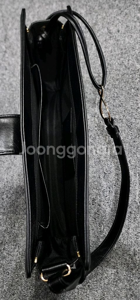 누엔타 크랙 스퀘어 레더 숄더백--6