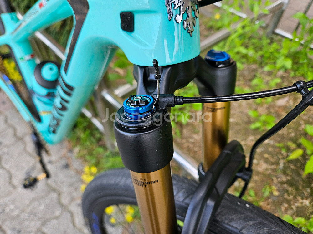 자전거 MTB 비앙키 제일 윗등급기함.CV RS.--5