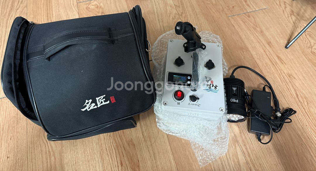 명장 P60 집어등 판매합니다--1
