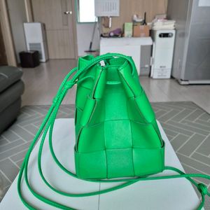 보테가 베네타 버킷백 그린