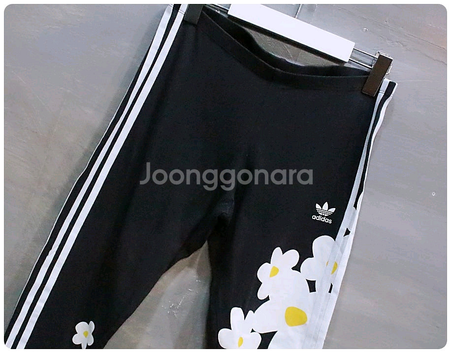 [L] 아디다스 x 퍼렐 윌리엄스 카우웰라 레깅스--2