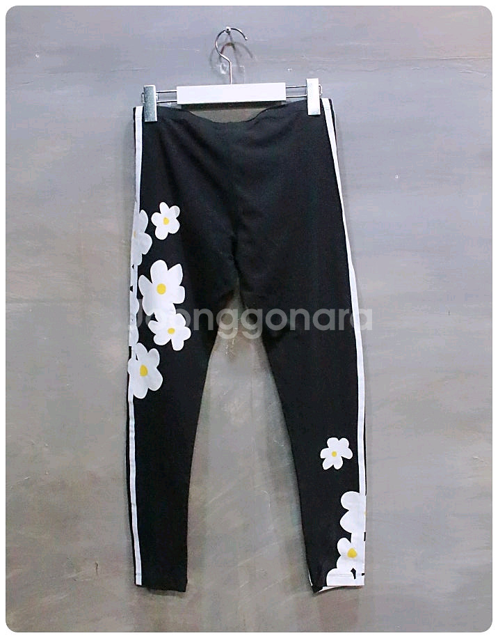 [L] 아디다스 x 퍼렐 윌리엄스 카우웰라 레깅스--1