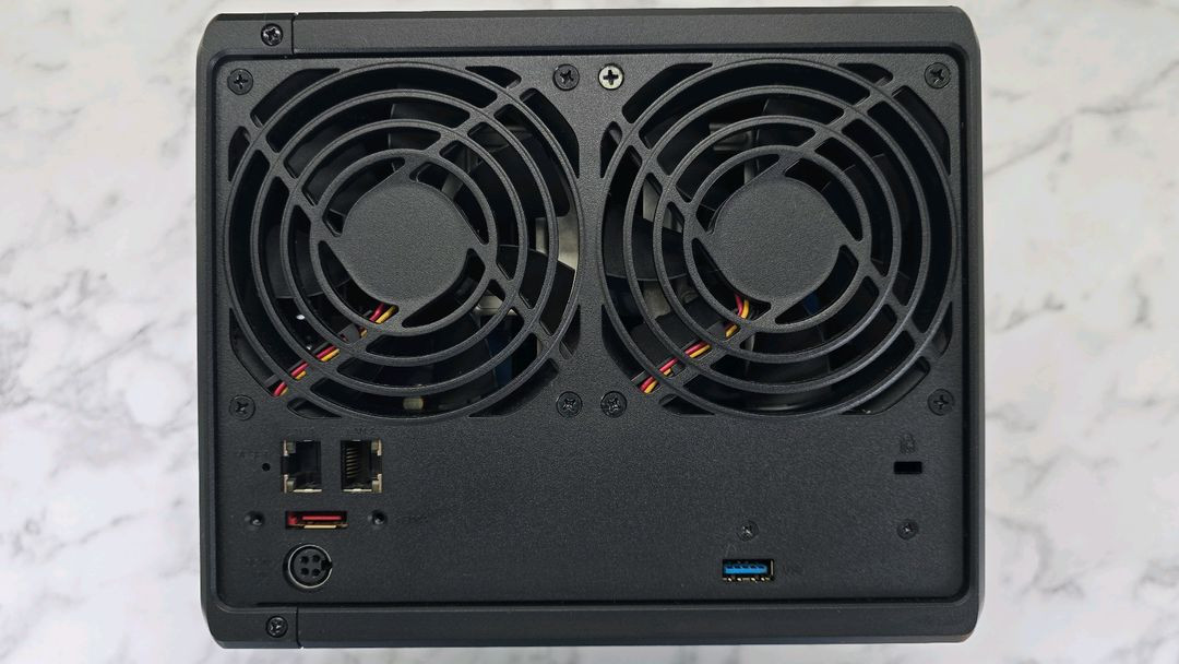 시놀로지 DS920+ NAS 8GB 48TB 이미지