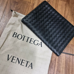 보테가베네타 인트레치아토 하프 지퍼 클러치