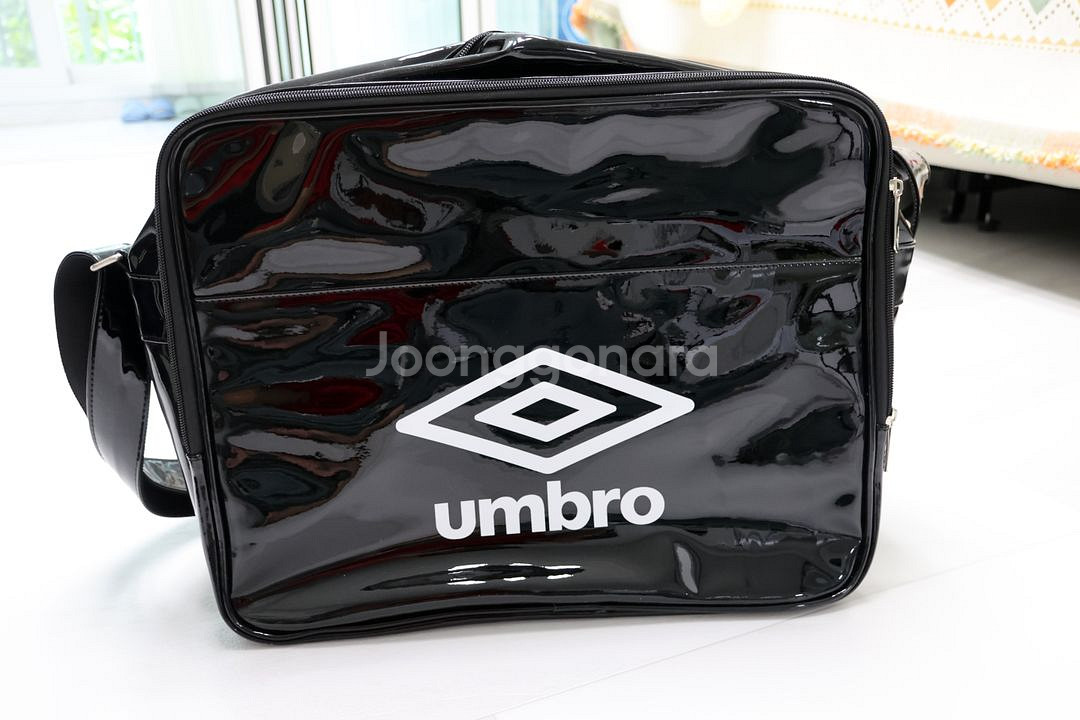 UMBRO(엄브로) 크로스바디백 에나멜백--1