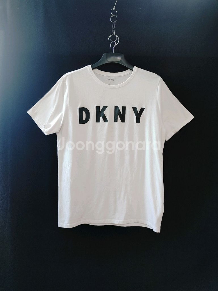 DKNY 디케이엔와이 화이트 스판 반팔 라운드티--0