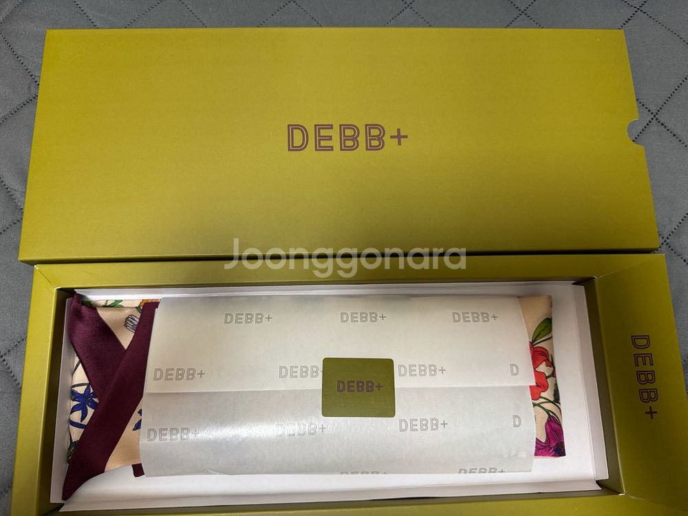 (새상품) DEBB+ 실크스카프 팝니다.--2
