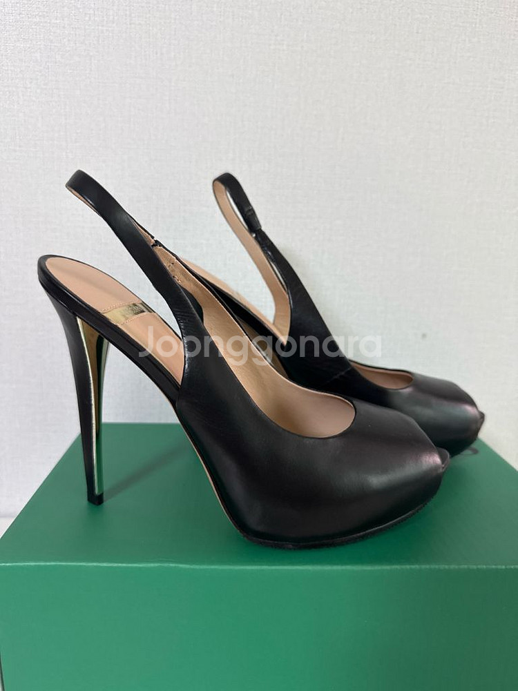 Guess By Marciano 블랙 가죽힐 37--0