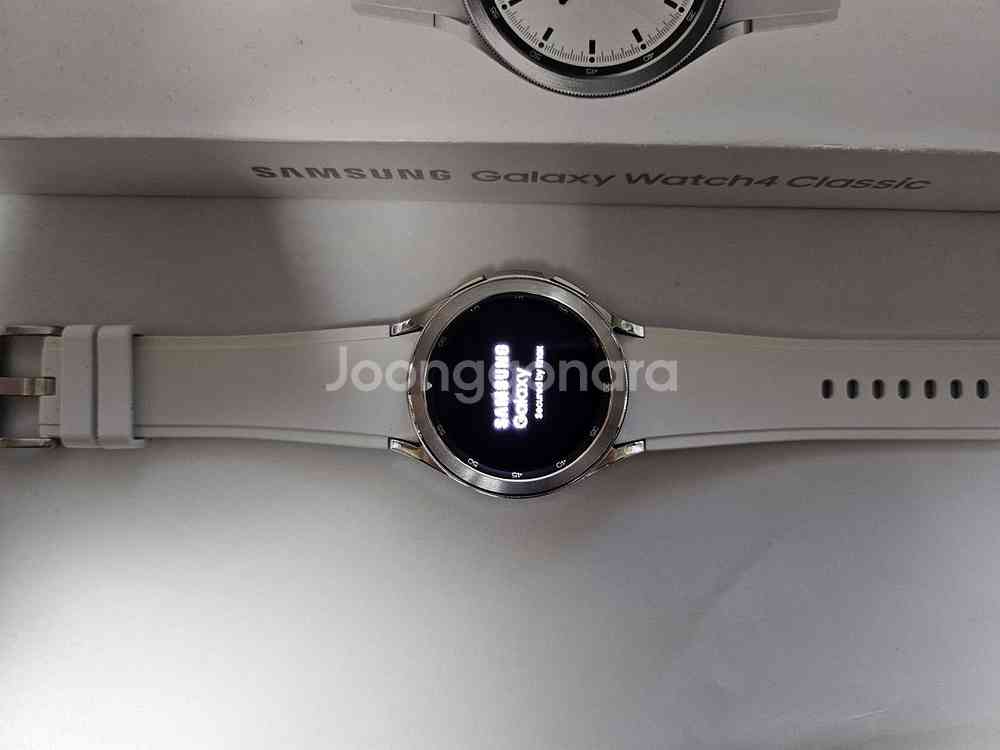갤럭시 워치4 클래식 42mm 실버 1번착용제품 팝니다--0