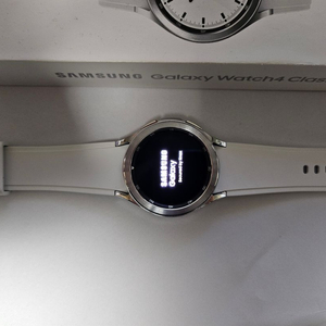 갤럭시 워치4 클래식 42mm 실버 1번착용제품 팝니다