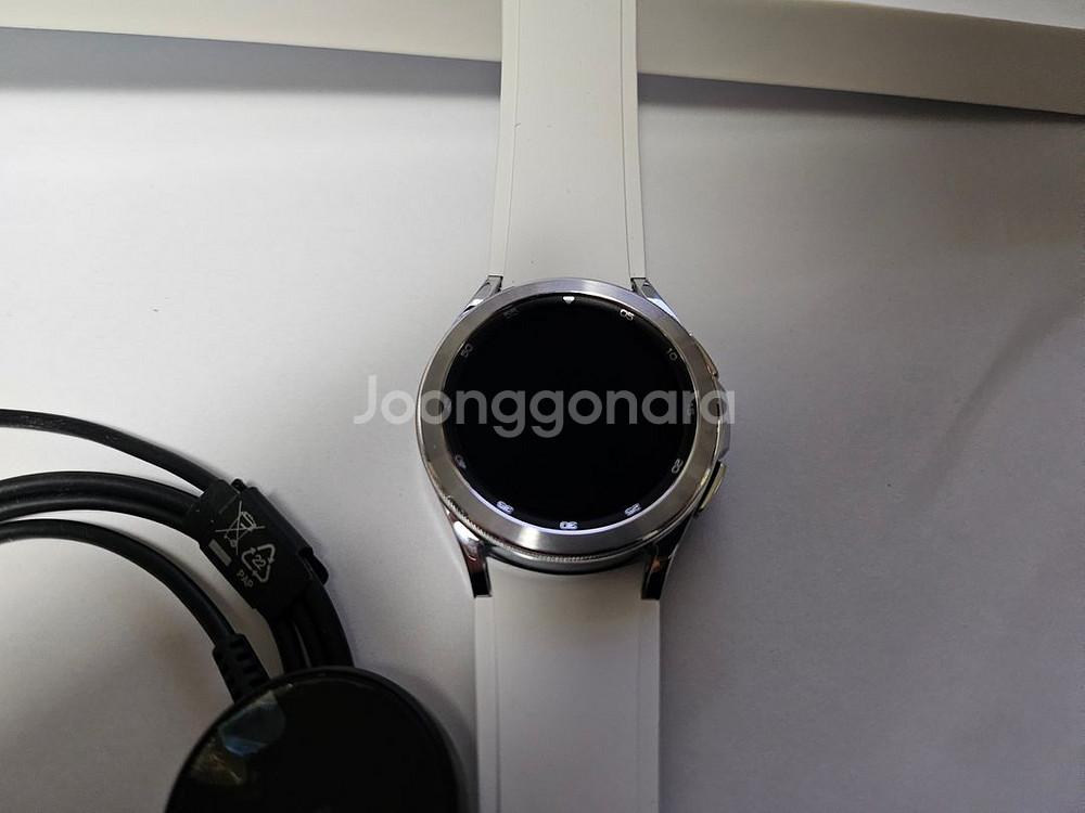 갤럭시 워치4 클래식 42mm 실버 1번착용제품 팝니다--2