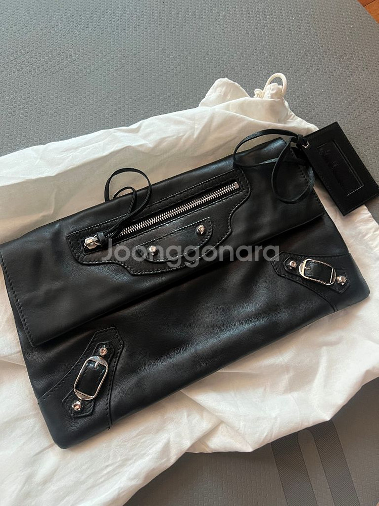 발렌시아가 블랙 레더 클러치--0