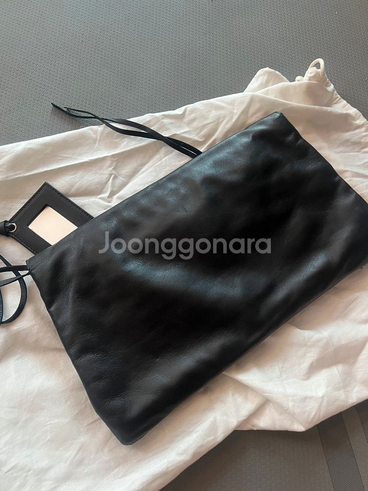 발렌시아가 블랙 레더 클러치--3