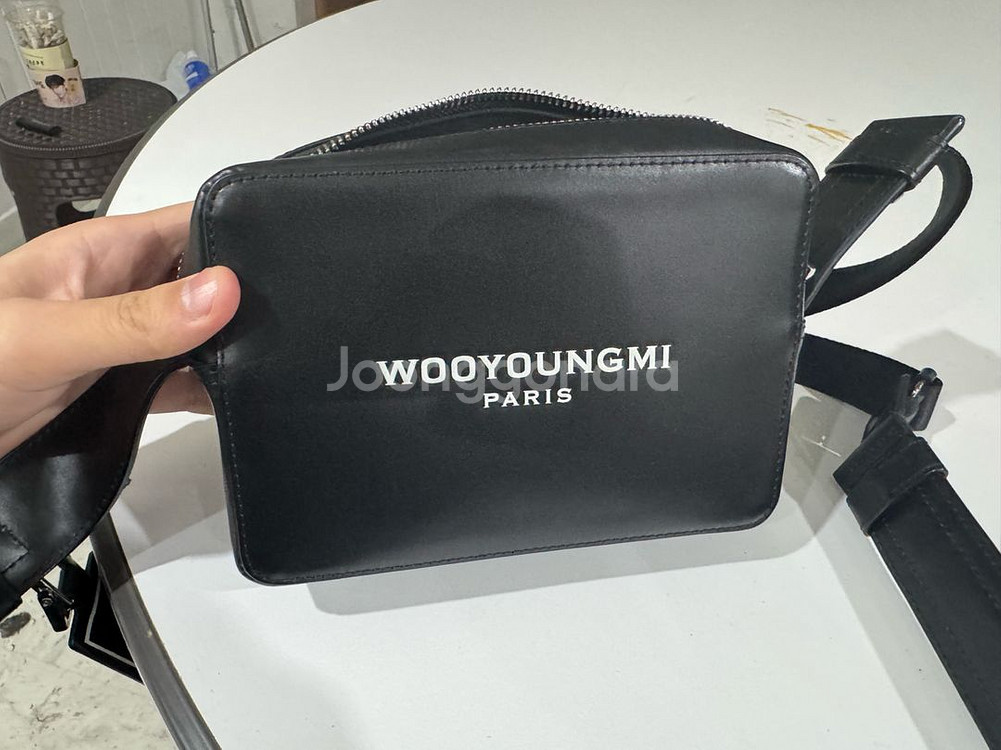 우영미 로고 스퀘어 미니백 블랙--1