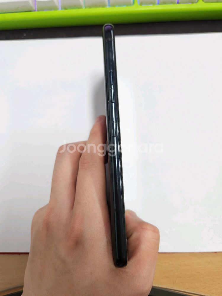 lg v50s 액정깨끗 판매합니다.--3