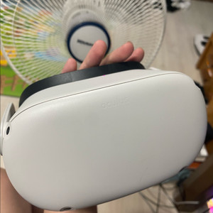 메타 퀘스트 2 판매합니다.