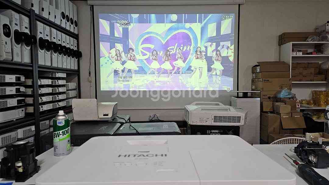 빔프로젝터 5200안시 HITACHI CP-WU5505--1