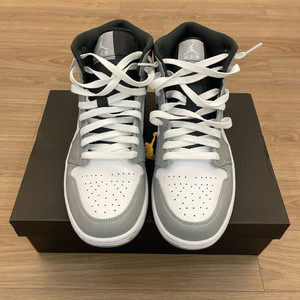 나이키 에어 조던 1 미드 그레이 280