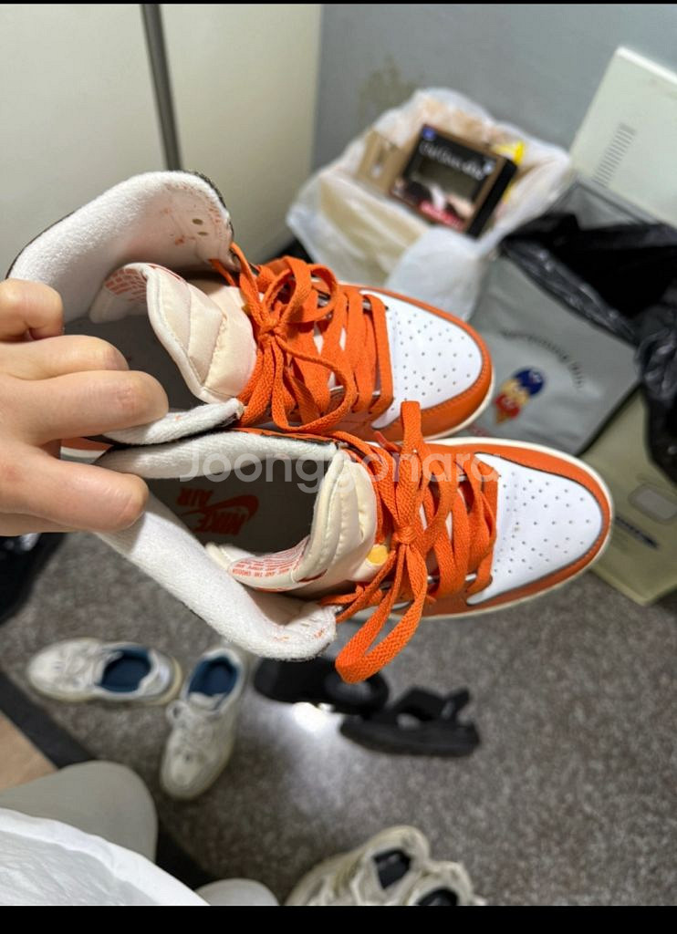 조던1 하이 오렌지 240--0