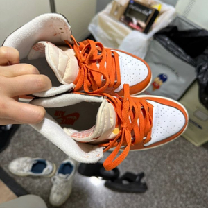 조던1 하이 오렌지 240