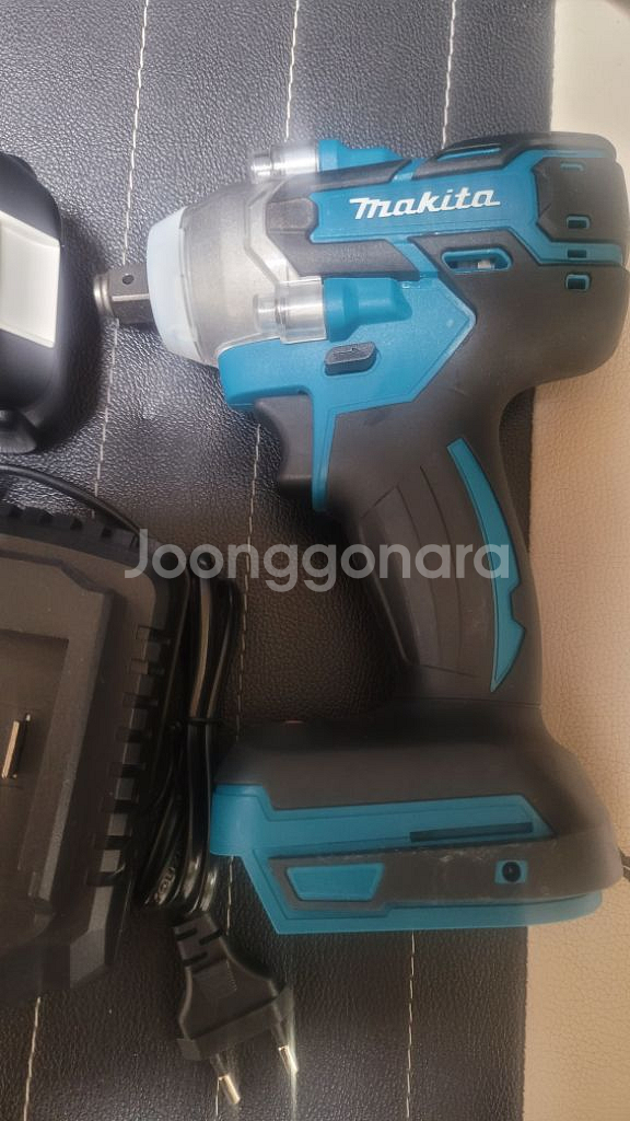 마끼타 임팩드릴 임팩렌치 18V 팝니다.--0