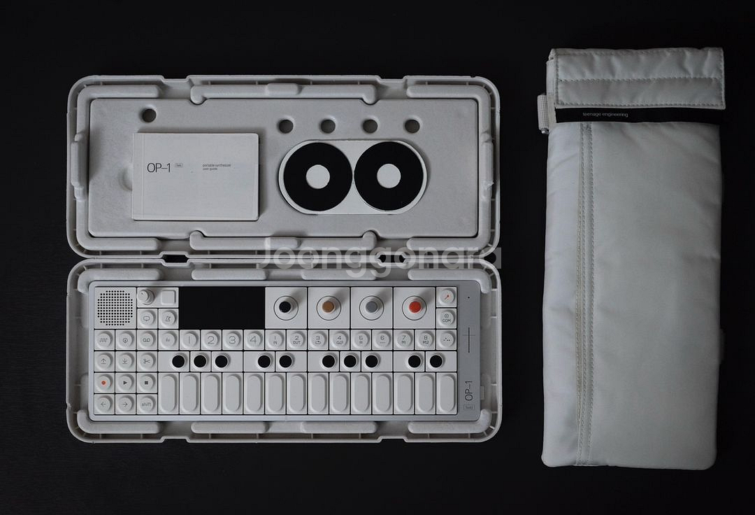 Teenage engineering OP-1 field--0