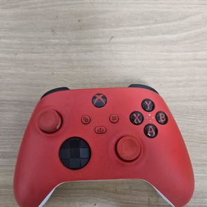 Xbox 4세대 블루투스 컨트롤러 펄스 레드 색상이에요