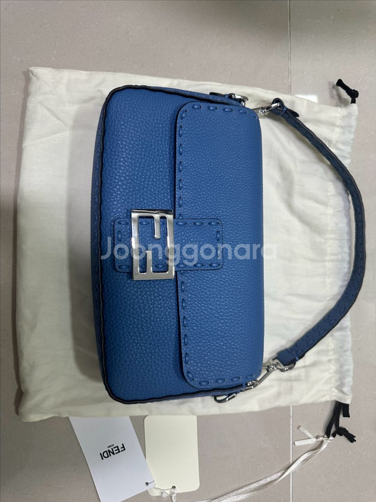 펜디 셀러리아 바게트백 미디움--0