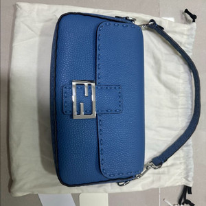 펜디 셀러리아 바게트백 미디움