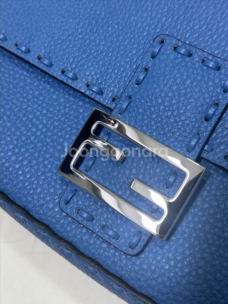 펜디 셀러리아 바게트백 미디움--5