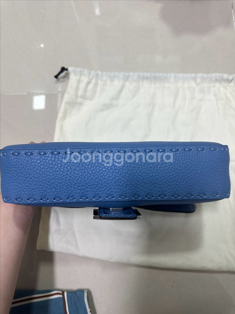 펜디 셀러리아 바게트백 미디움--3