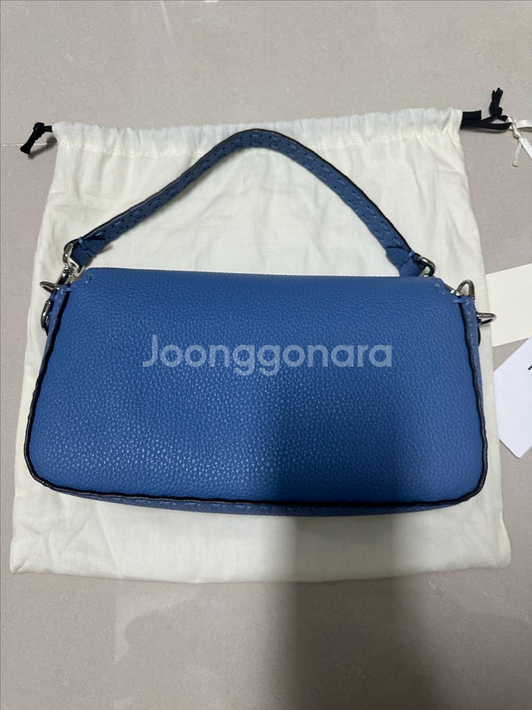 펜디 셀러리아 바게트백 미디움--1