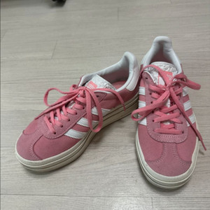 아디다스 가젤볼드220
