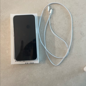 아이폰 16e 256GB 화이트 팝니다
