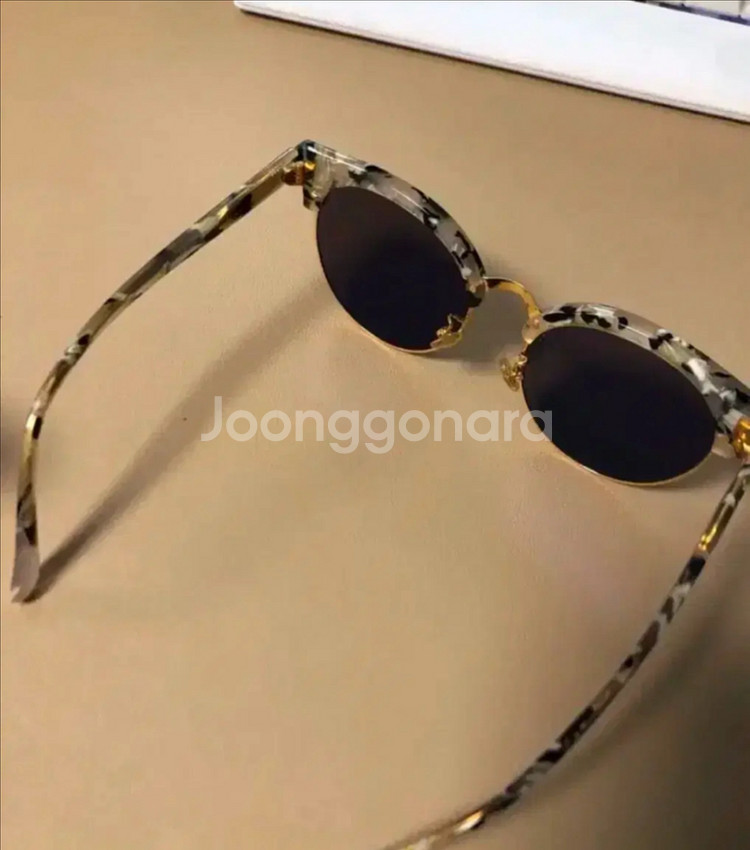 여성 공효진 젠틀몬스터 선글라스--1