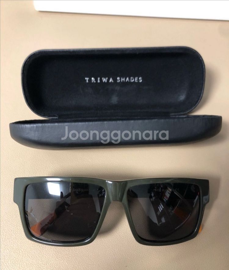 여성 Triwa Shades 선글라스--0