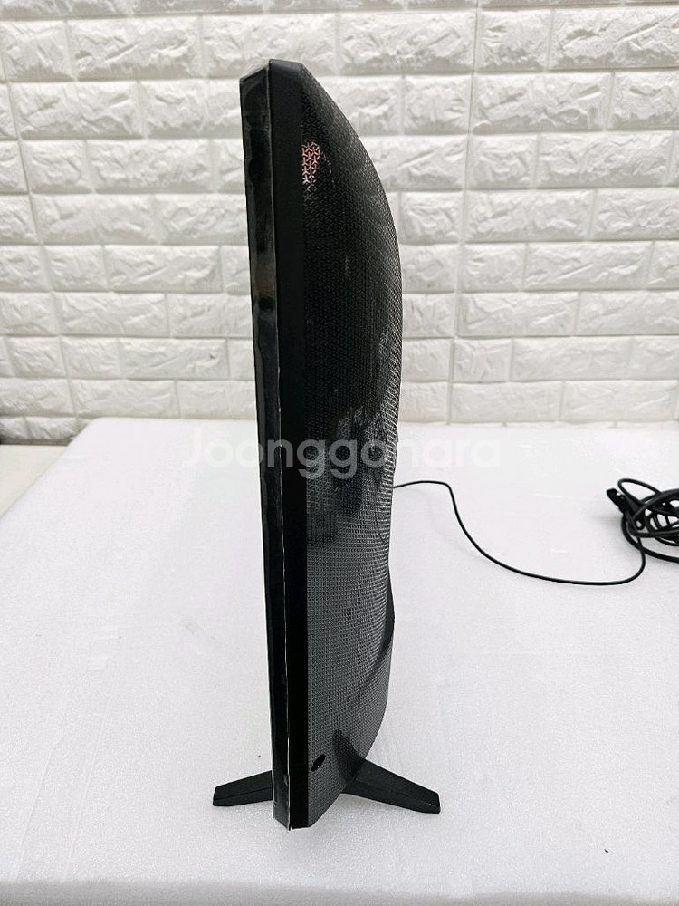 LG 32인치 LED 모니터 입니다--2