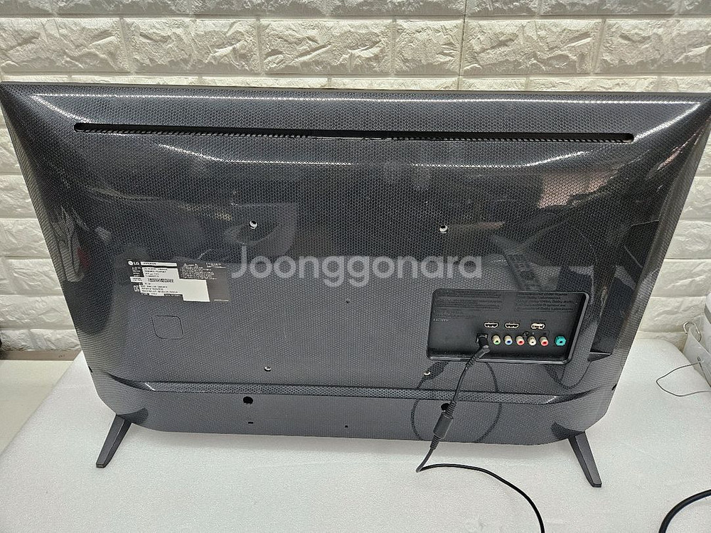 LG 32인치 LED 모니터 입니다--3