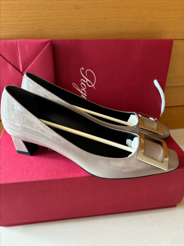 (새상품)로저비비에 트럼프 메탈 버클 펌프스 39--5