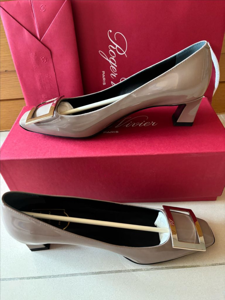 (새상품)로저비비에 트럼프 메탈 버클 펌프스 39--4