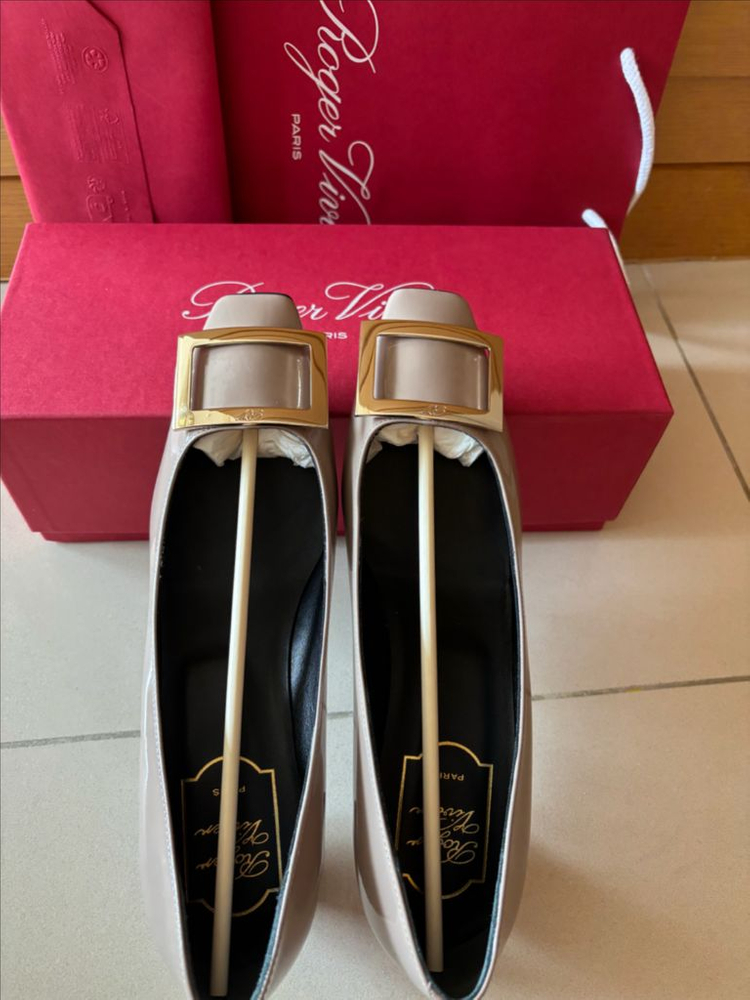 (새상품)로저비비에 트럼프 메탈 버클 펌프스 39--2