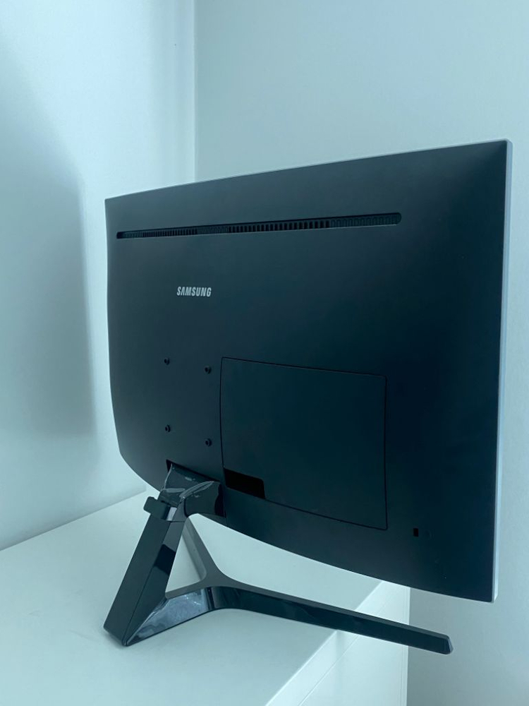 삼성 27인치 QHD 커브드 게이밍모니터 C27JG56 이미지