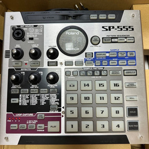 Roland Sp-555 박스 풀 판매합니다.