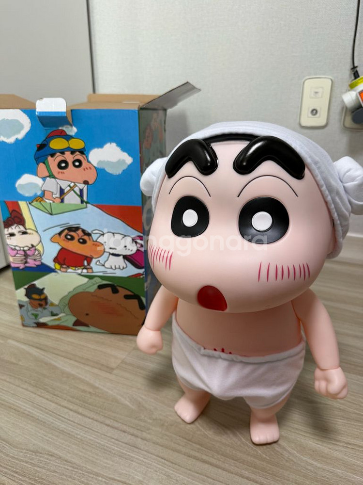 짱구는 못말려 목용하는 짱구 대형 피규어 팝니다.--0