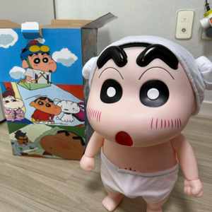 짱구는 못말려 목용하는 짱구 대형 피규어 팝니다.